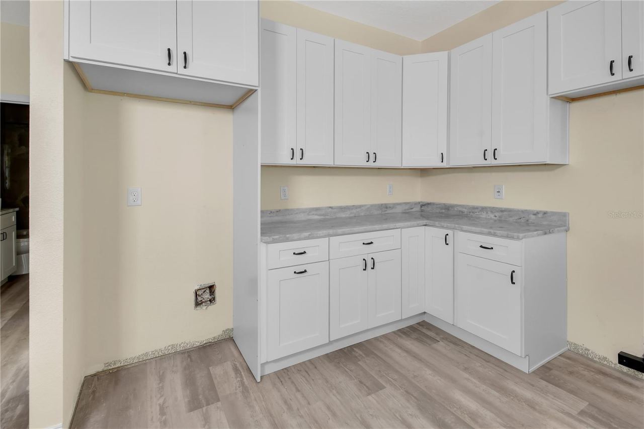 Photo 4 of 700 Loomis Ave, Daytona Beach, FL 32114