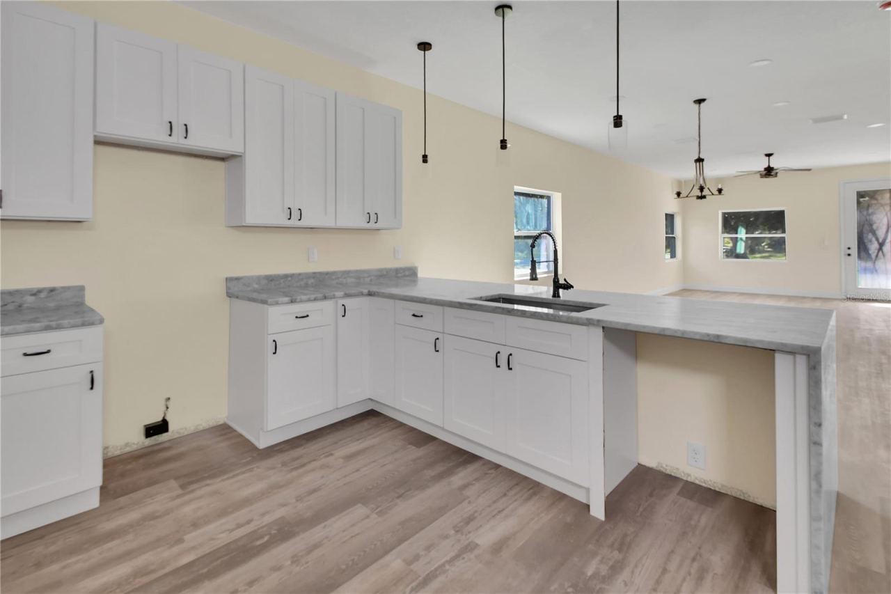 Photo 5 of 700 Loomis Ave, Daytona Beach, FL 32114