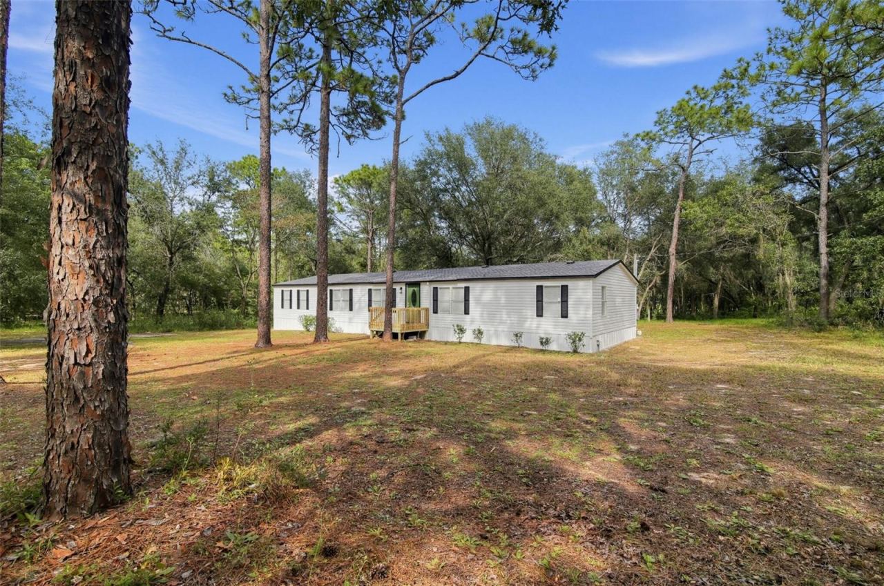 Photo 2 of 124 Hour Glass Cir, Hawthorne, FL 32640