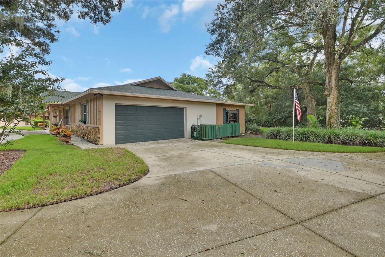 Photo 2 of 1027 Valley Forge Rd, Deland, FL 32720