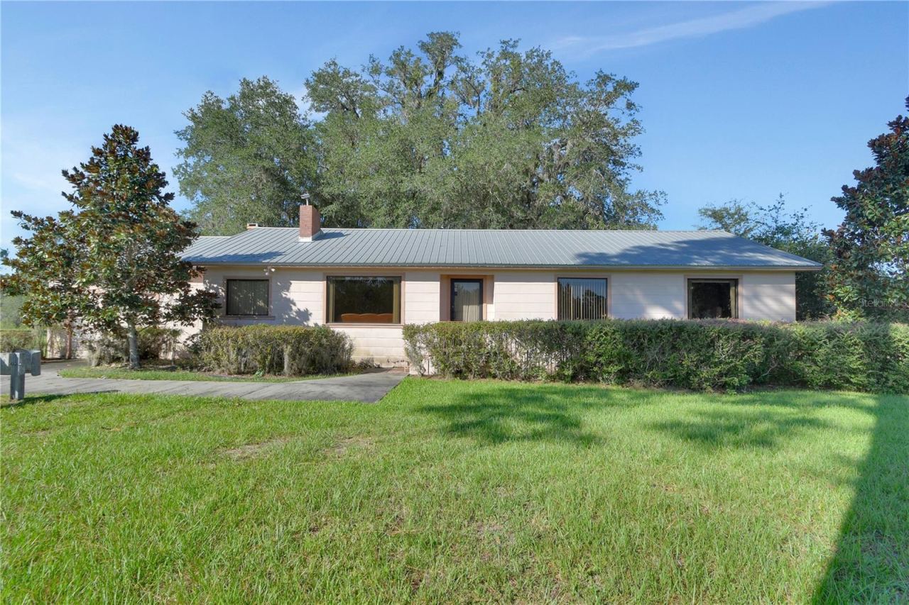 402 N Center St, Pierson, FL 32180