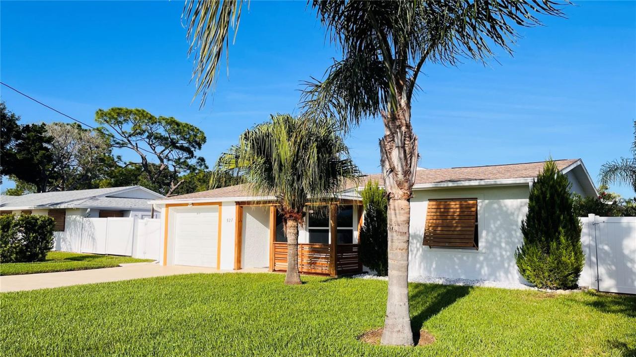527 S Peninsula Ave, New Smyrna Beach, FL 32169