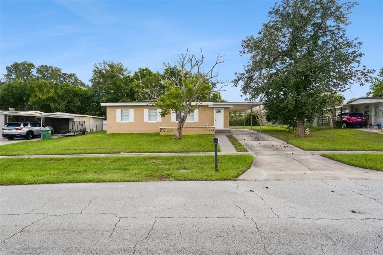 Photo 2 of 928 Vivian Ter, Deltona, FL 32725