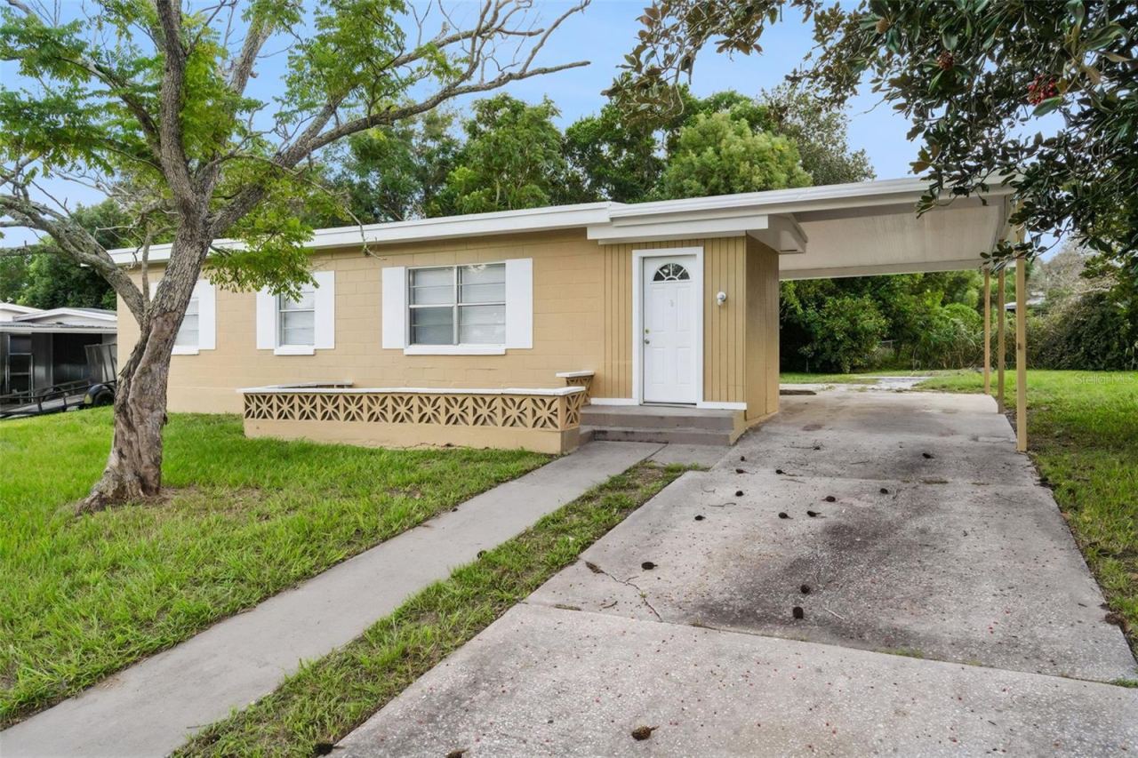 Photo 3 of 928 Vivian Ter, Deltona, FL 32725