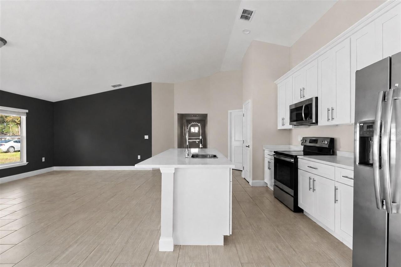 Photo 2 of 1907 Laredo Dr, Deltona, FL 32738