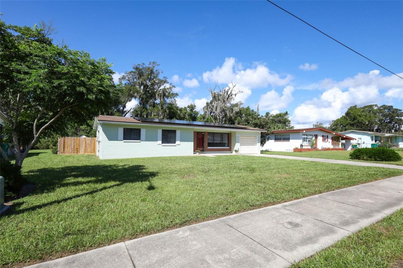 Photo 2 of 506 S Elsasser St, Deland, FL 32720