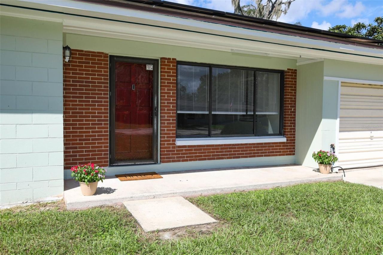 Photo 3 of 506 S Elsasser St, Deland, FL 32720