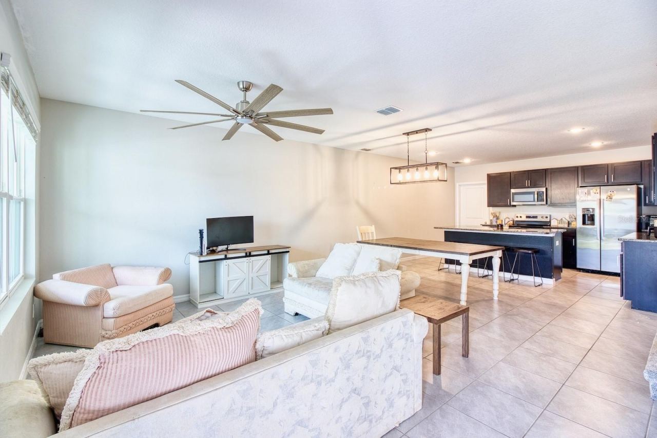 Photo 3 of 635 Belgrove St, Debary, FL 32713