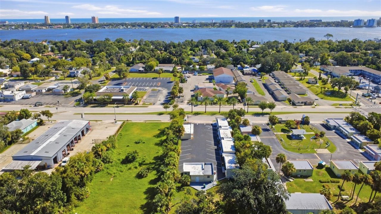 Photo 2 of 828 Ridgewood Ave, Holly Hill, FL 32117