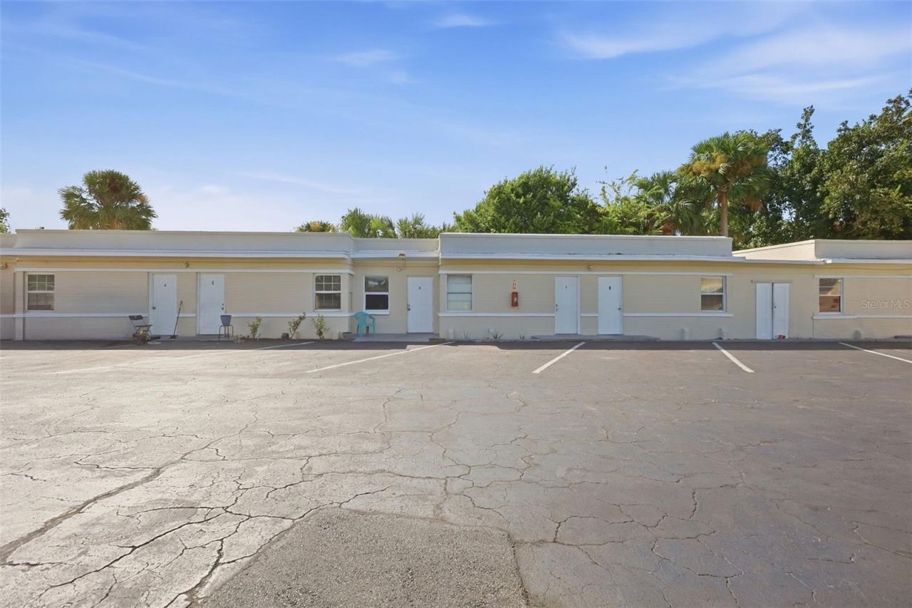 Photo 3 of 828 Ridgewood Ave, Holly Hill, FL 32117