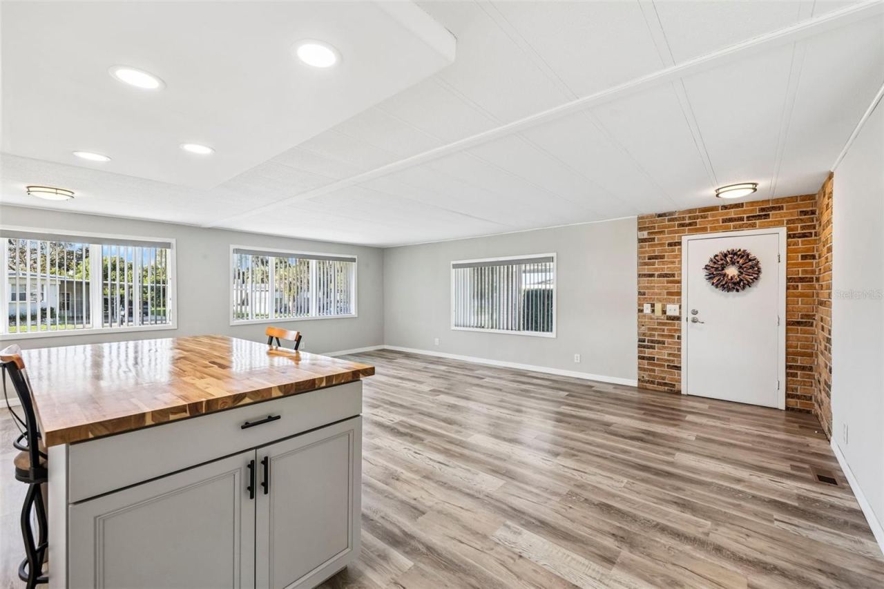 Photo 2 of 11 Florence Blvd, Debary, FL 32713