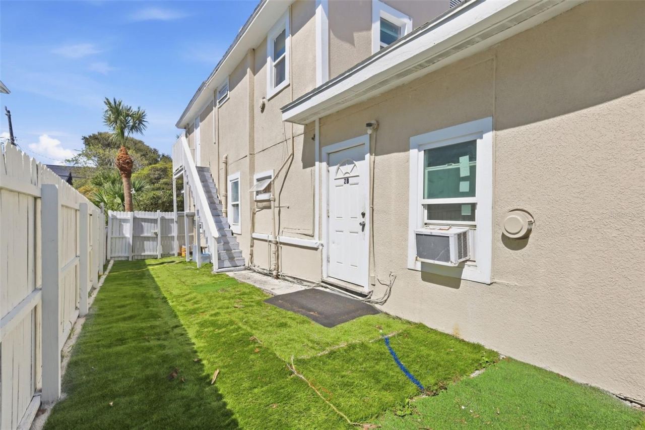 Photo 3 of 13 S Oleander Ave, Daytona Beach, FL 32118