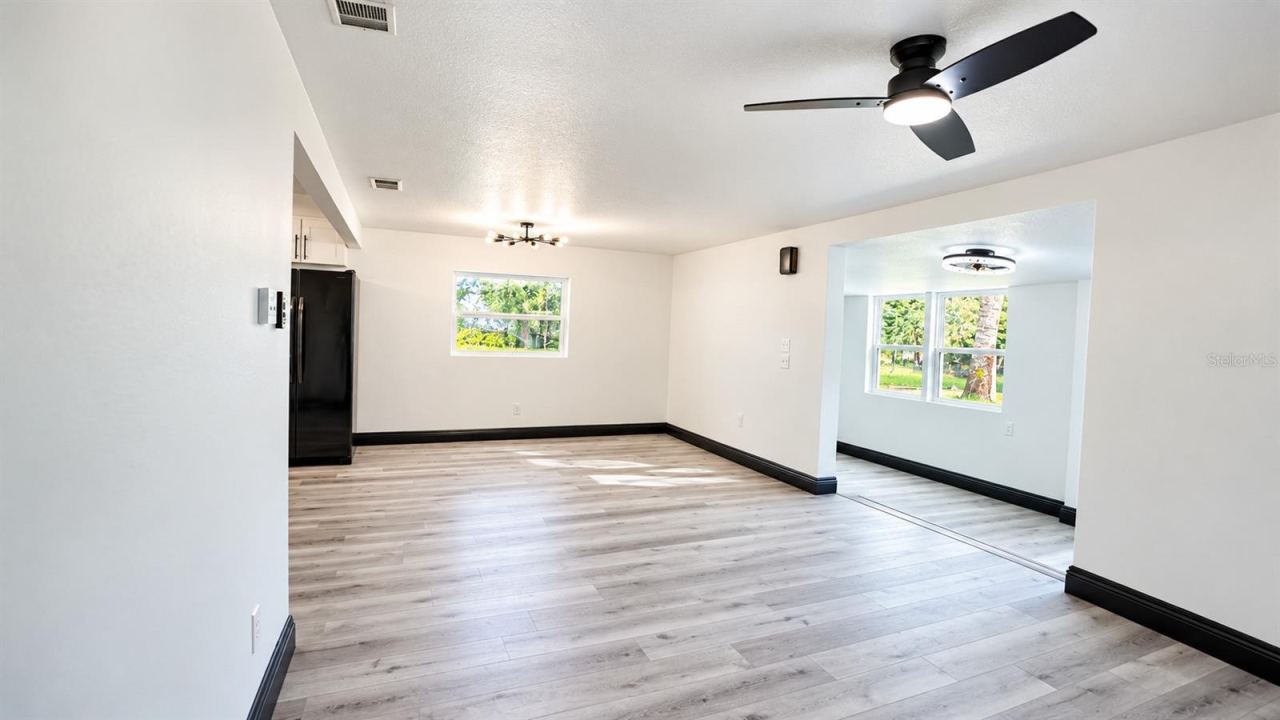 Photo 3 of 334 W Beresford Rd, Deland, FL 32720