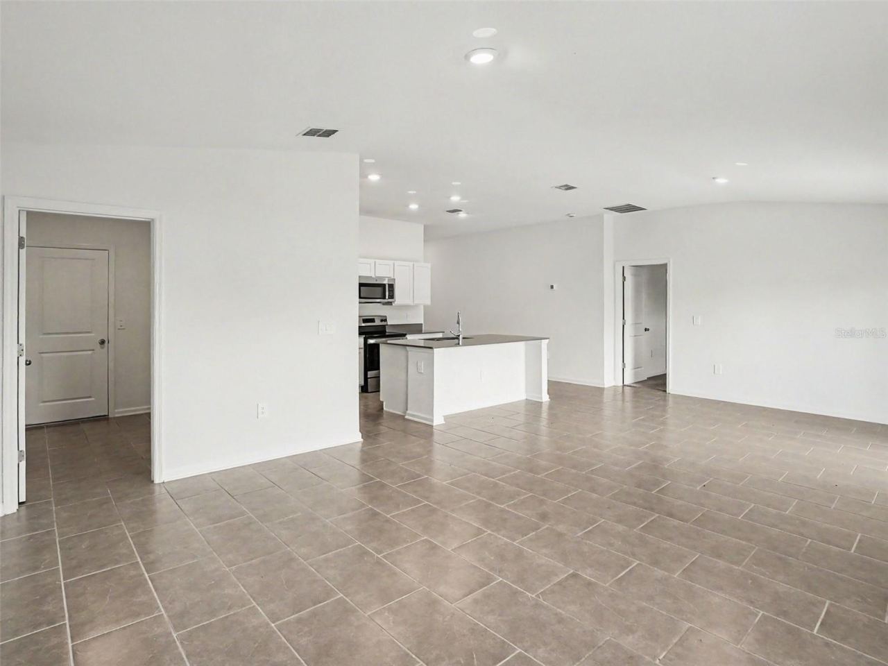 Photo 3 of 3085 Blue Bonnet Ln, Osteen, FL 32764