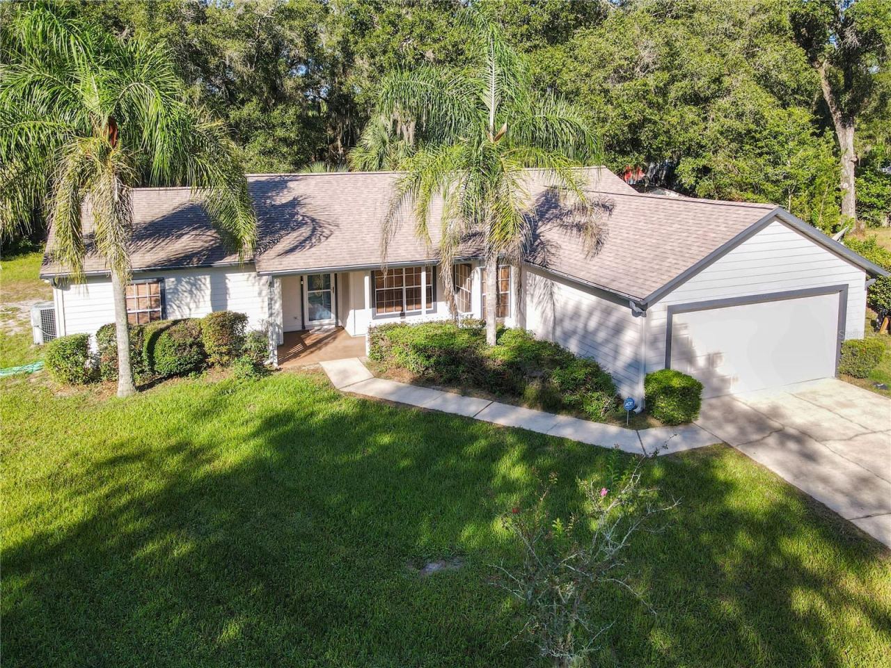 Photo 2 of 1056 Shady Hollow Dr, Deland, FL 32724