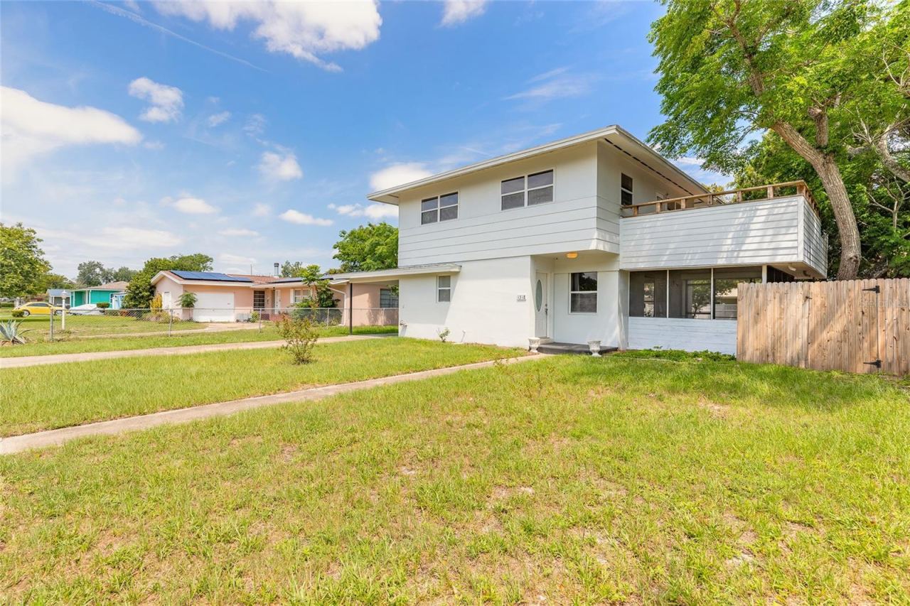 Photo 2 of 1318 Killian St, Daytona Beach, FL 32114