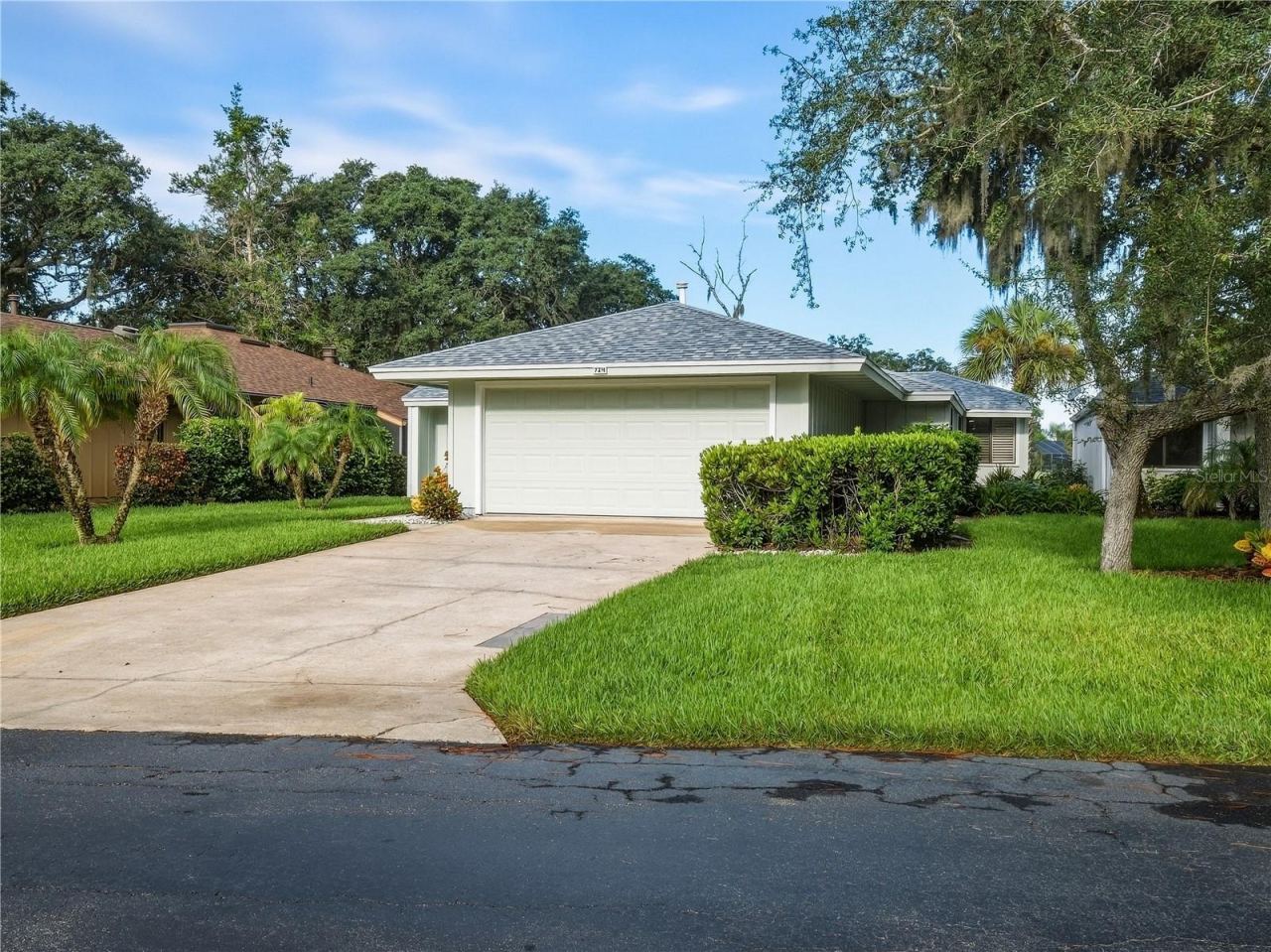 Photo 3 of 724 St Andrews Circle, New Smyrna Beach, FL 32168