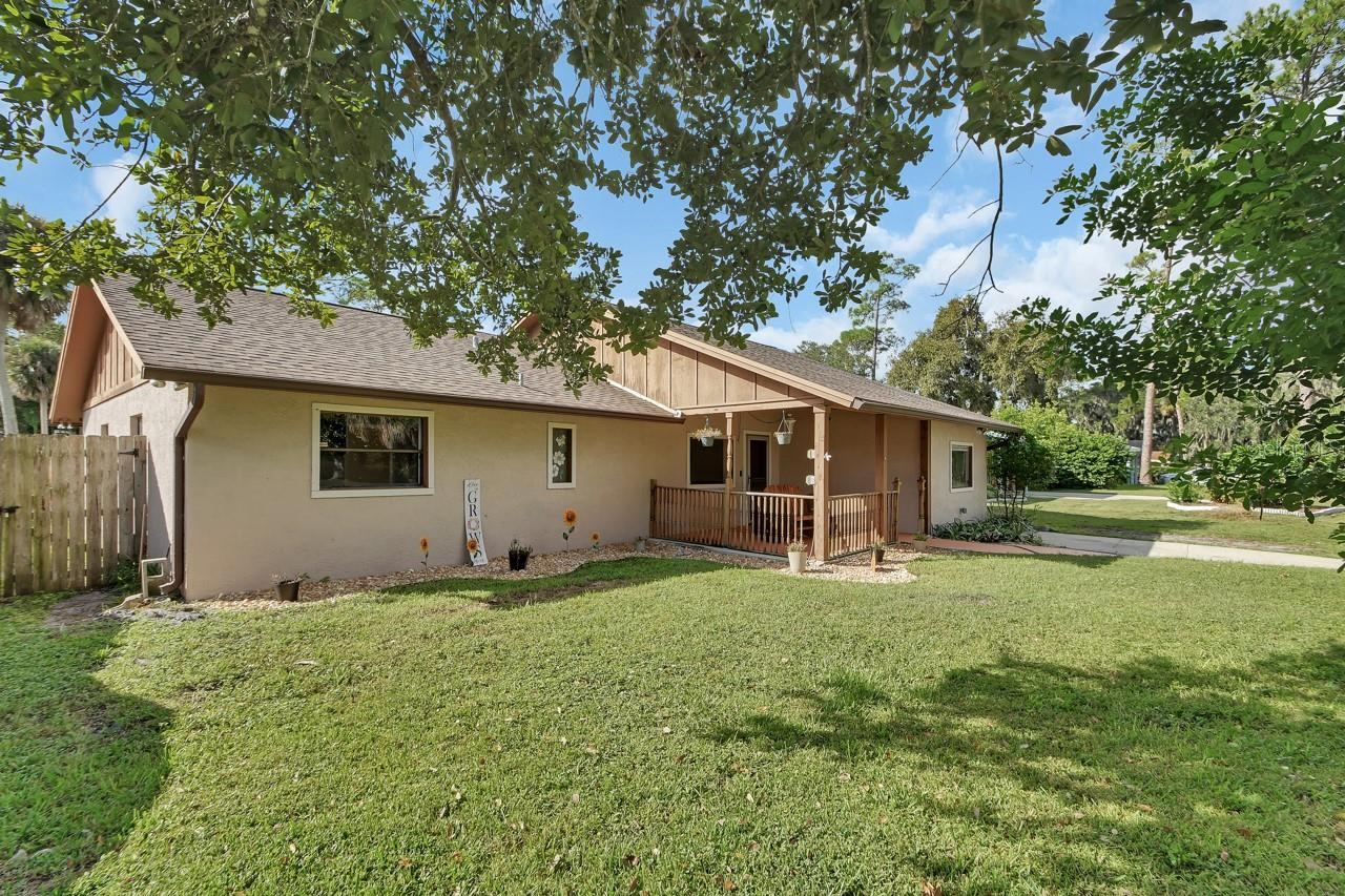 Photo 2 of 583 Cambridge Cir, South Daytona, FL 32119