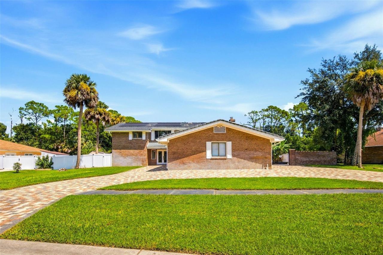 433 Pelican Bay Dr, Daytona Beach