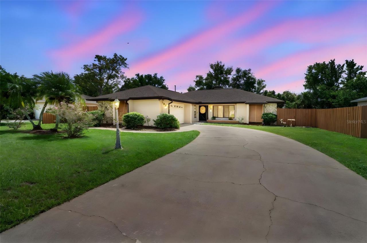 1051 Matterhorn St, Deltona, FL 32725