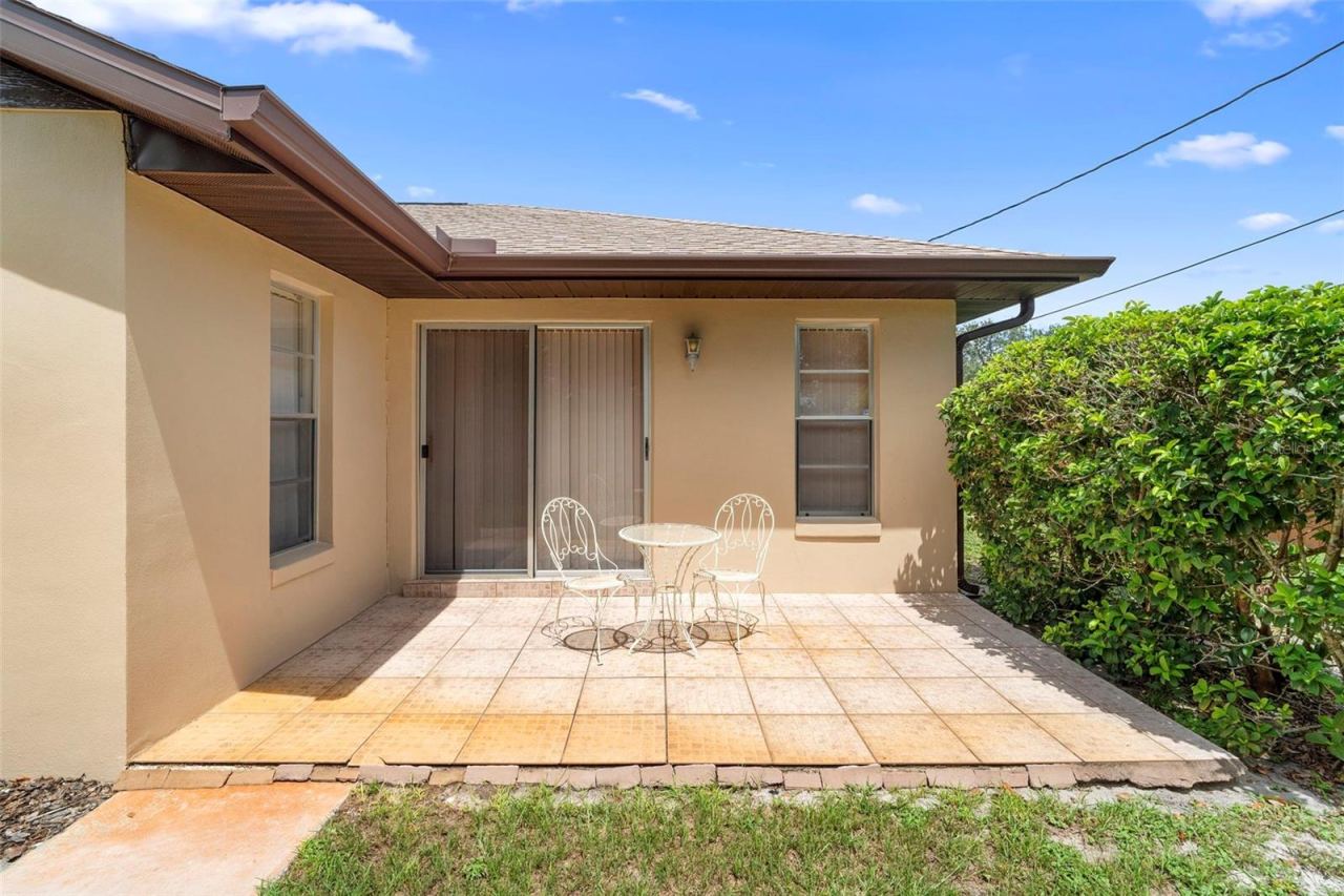 Photo 3 of 1051 Matterhorn St, Deltona, FL 32725