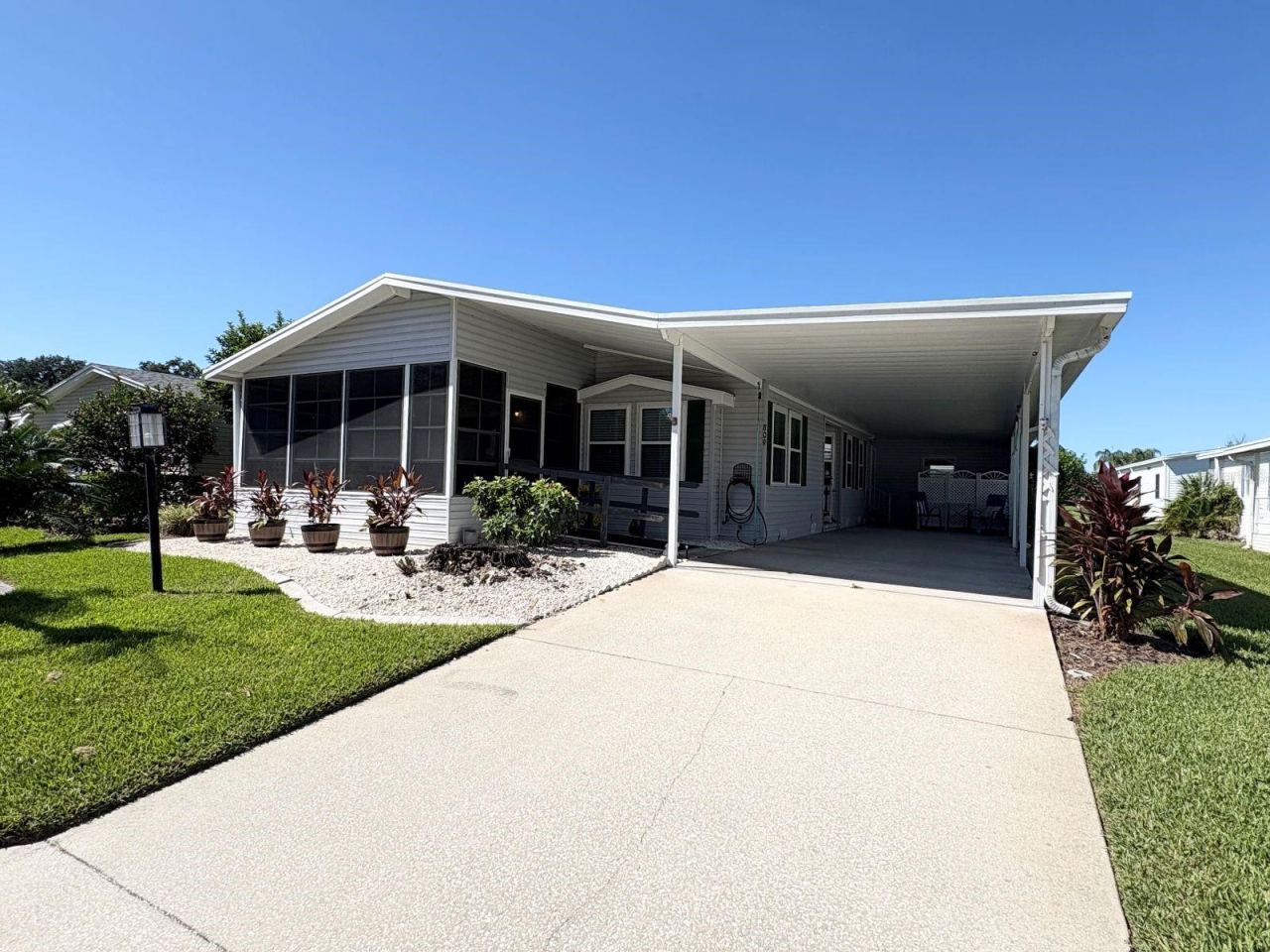 Photo 3 of 809 Starboard Ave, Edgewater, FL 32141