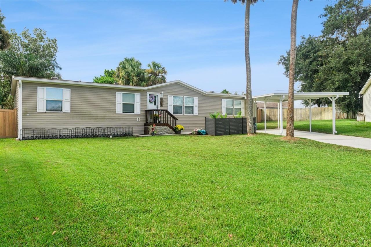 Photo 2 of 1137 Yaupon St, Daytona Beach, FL 32117