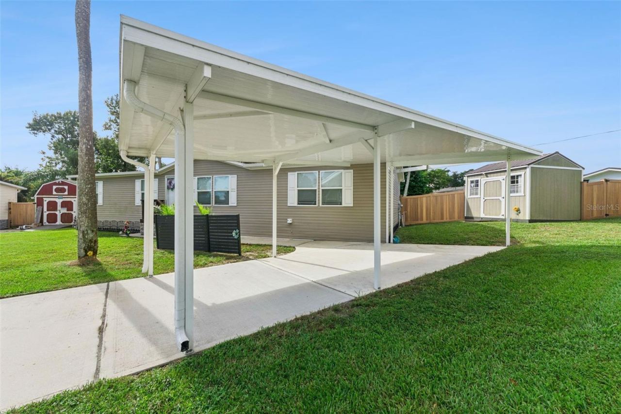 Photo 3 of 1137 Yaupon St, Daytona Beach, FL 32117