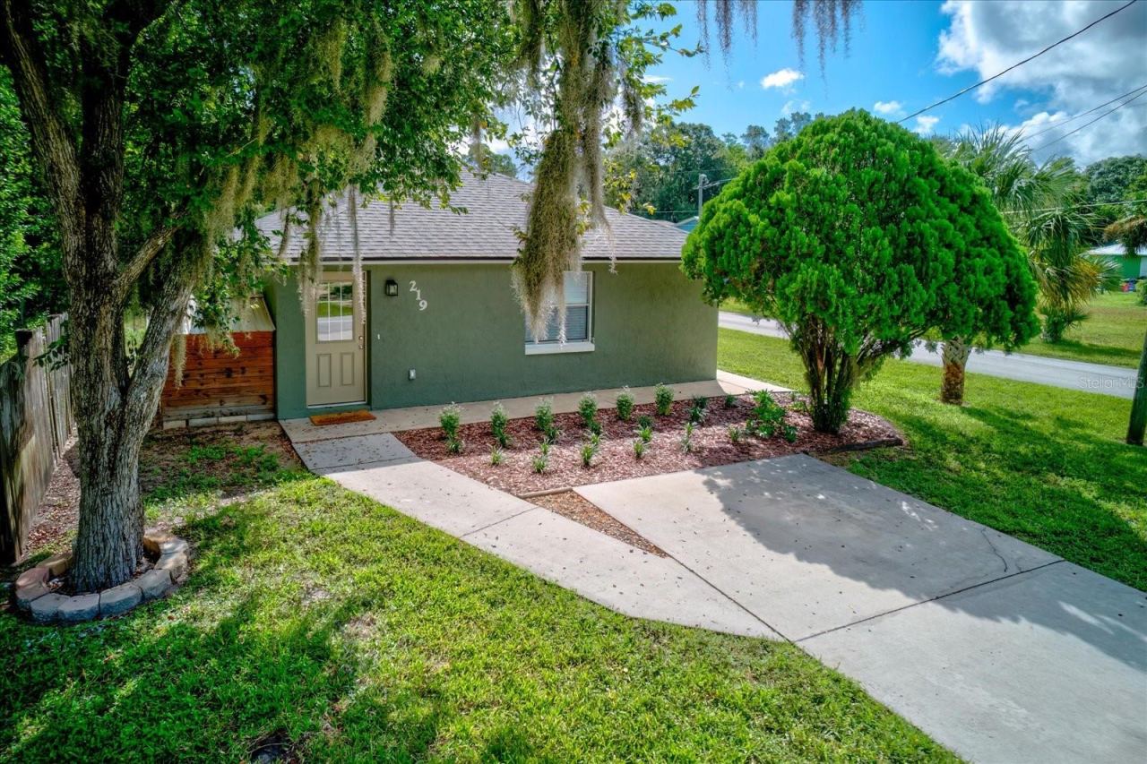 Photo 2 of 219 Cummings St, Oak Hill, FL 32759