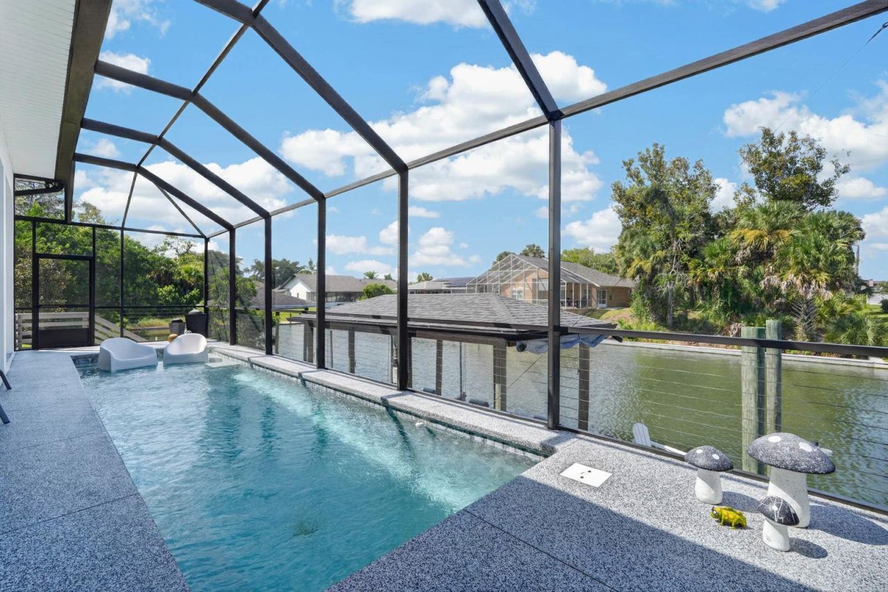 Photo 2 of 9 Crossgate Ct E, Palm Coast, FL 32137