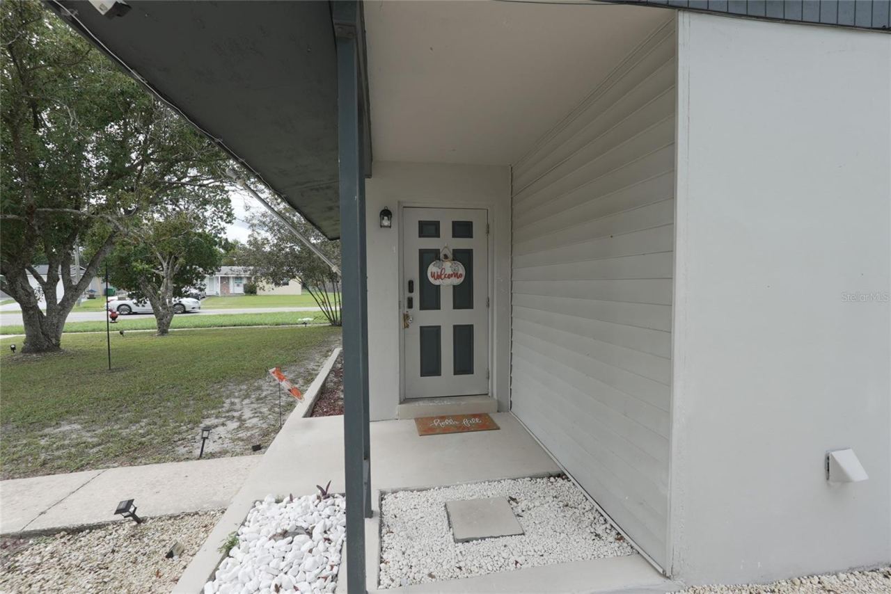 Photo 3 of 580 Merrimac St, Deltona, FL 32725