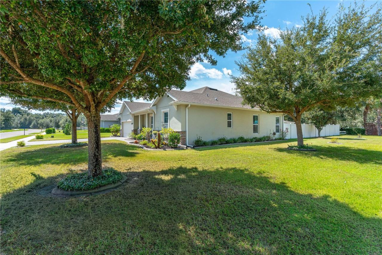 Photo 3 of 600 Sugar Ridge Dr, Deland, FL 32720