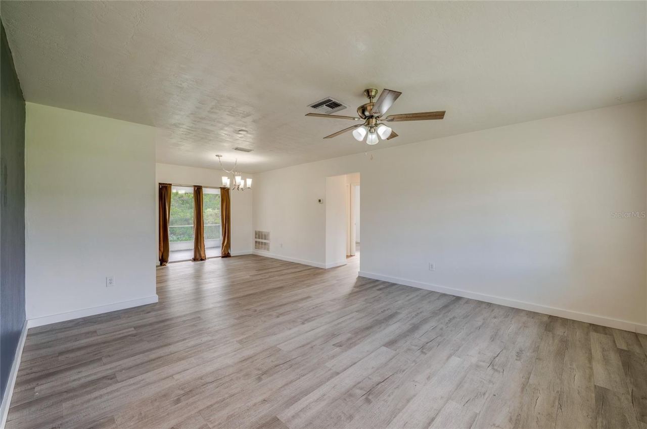 Photo 3 of 971 N Waycross Cir, Deltona, FL 32725