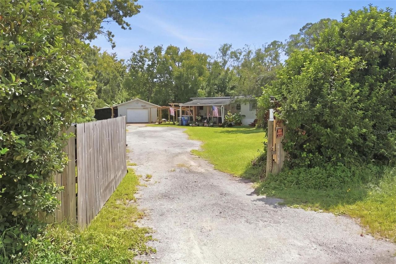 Photo 3 of 498 King Charles Cir, Deland, FL 32724
