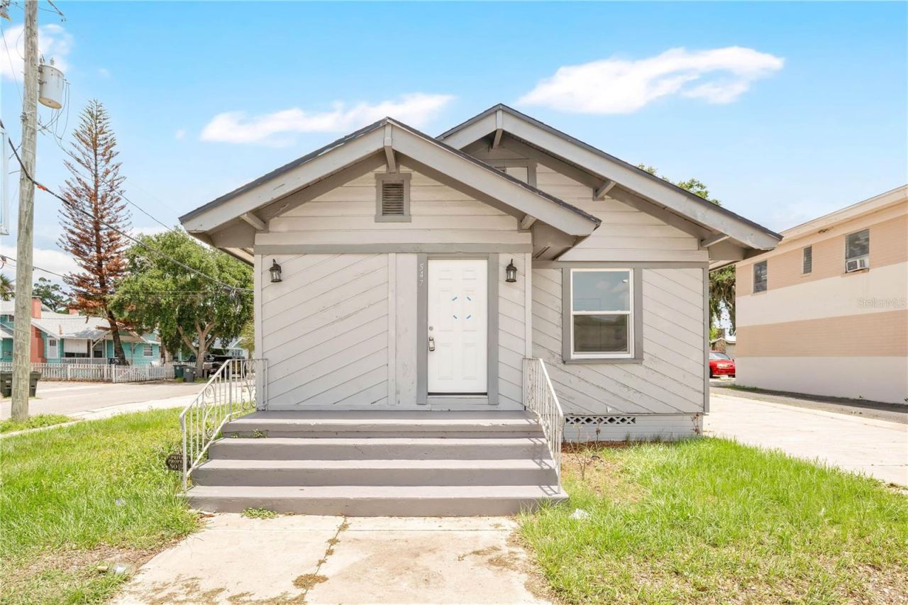 Photo 3 of 547 N Ridgewood Ave, Daytona Beach, FL 32114