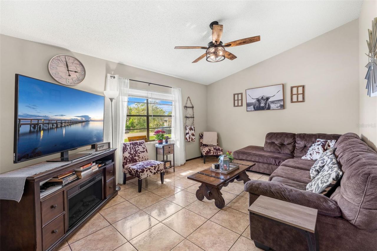 Photo 3 of 604 Tradewinds Dr, Deltona, FL 32738