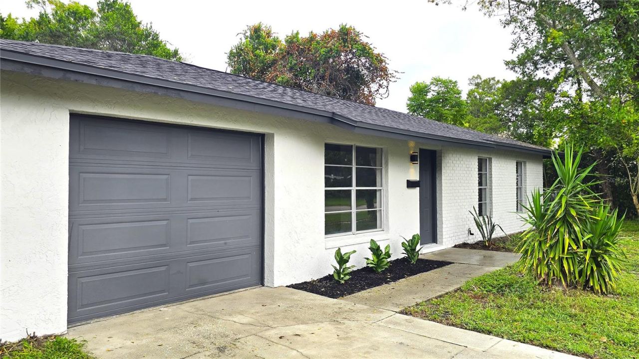 Photo 3 of 605 Jameson Dr, Orange City, FL 32763