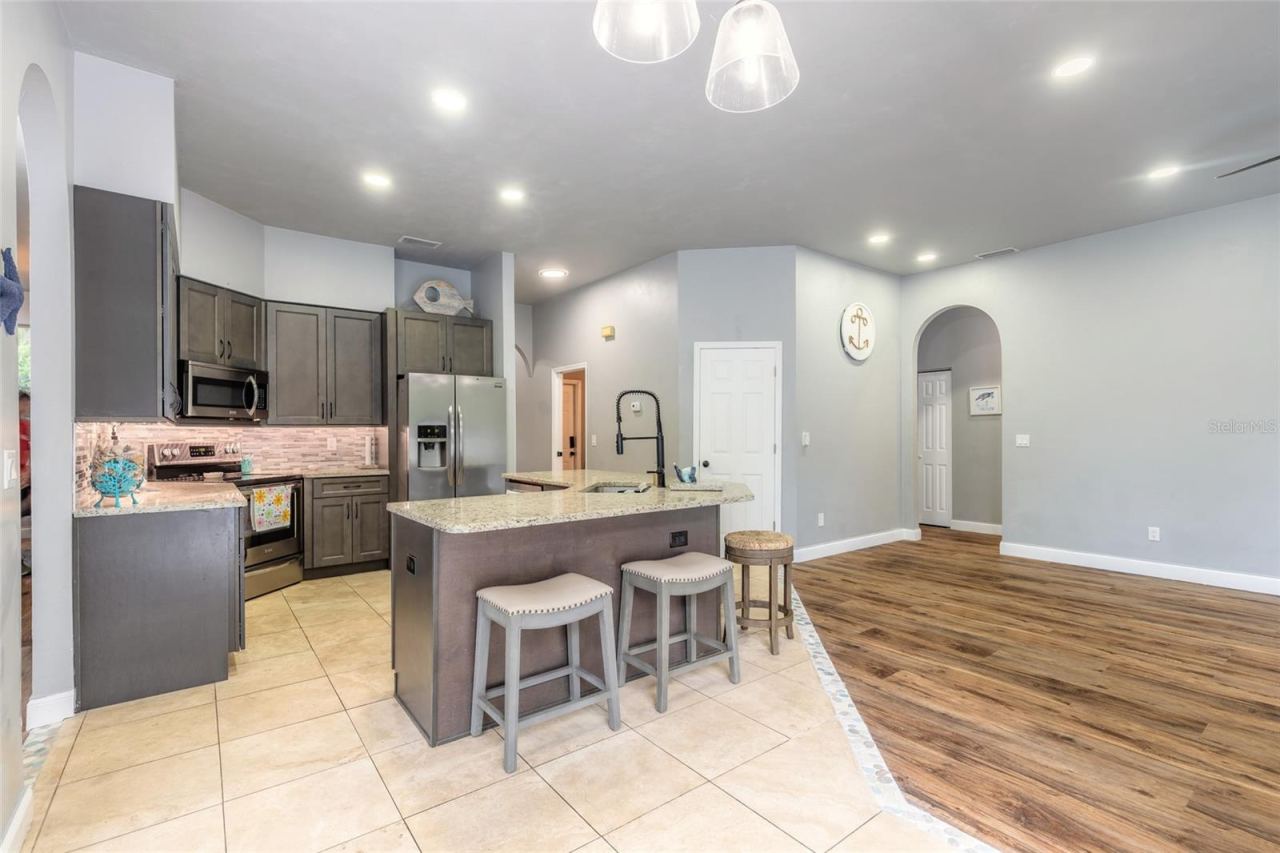 Photo 2 of 817 Bayridge Lane Ln, Port Orange, FL 32127