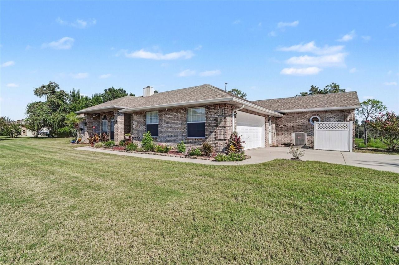Photo 2 of 2090 Lakebreeze Way, Deltona, FL 32738