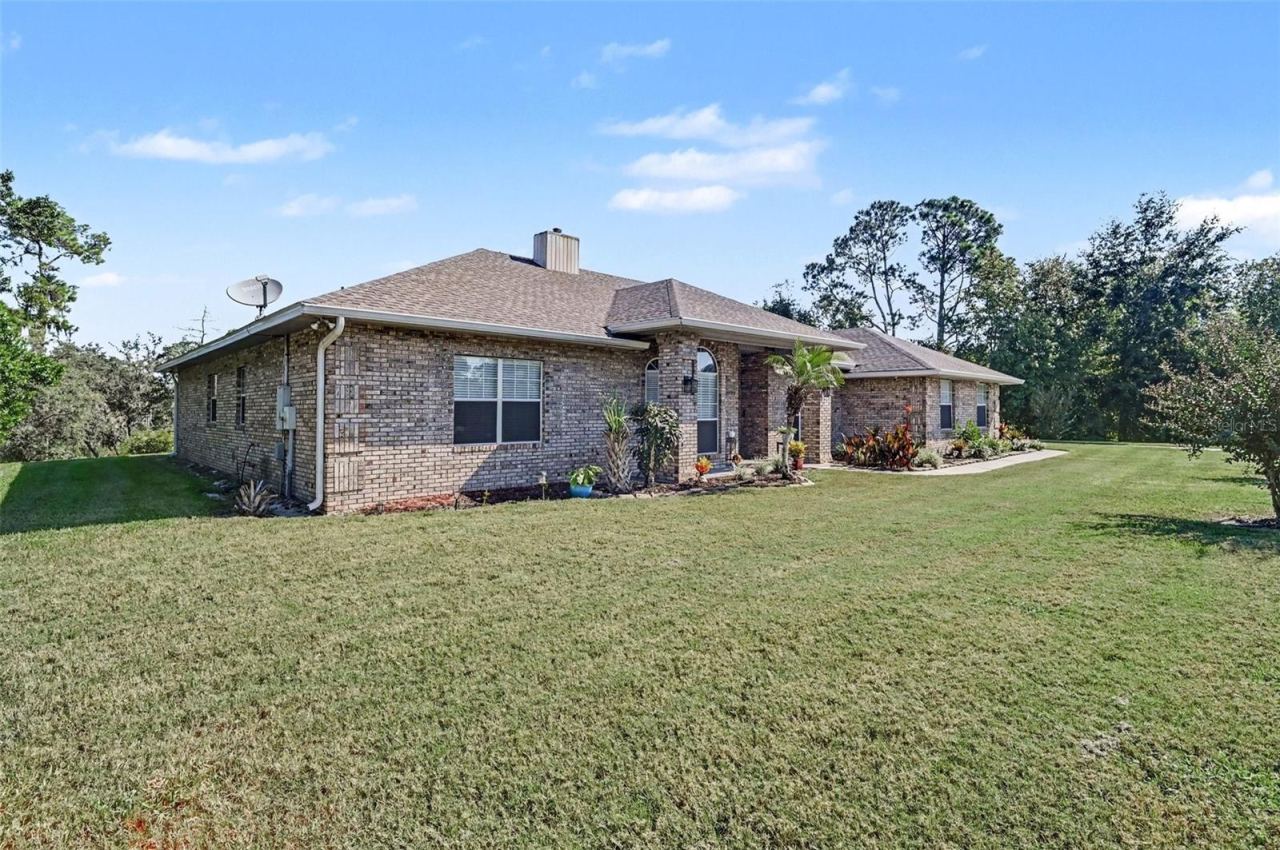 Photo 3 of 2090 Lakebreeze Way, Deltona, FL 32738