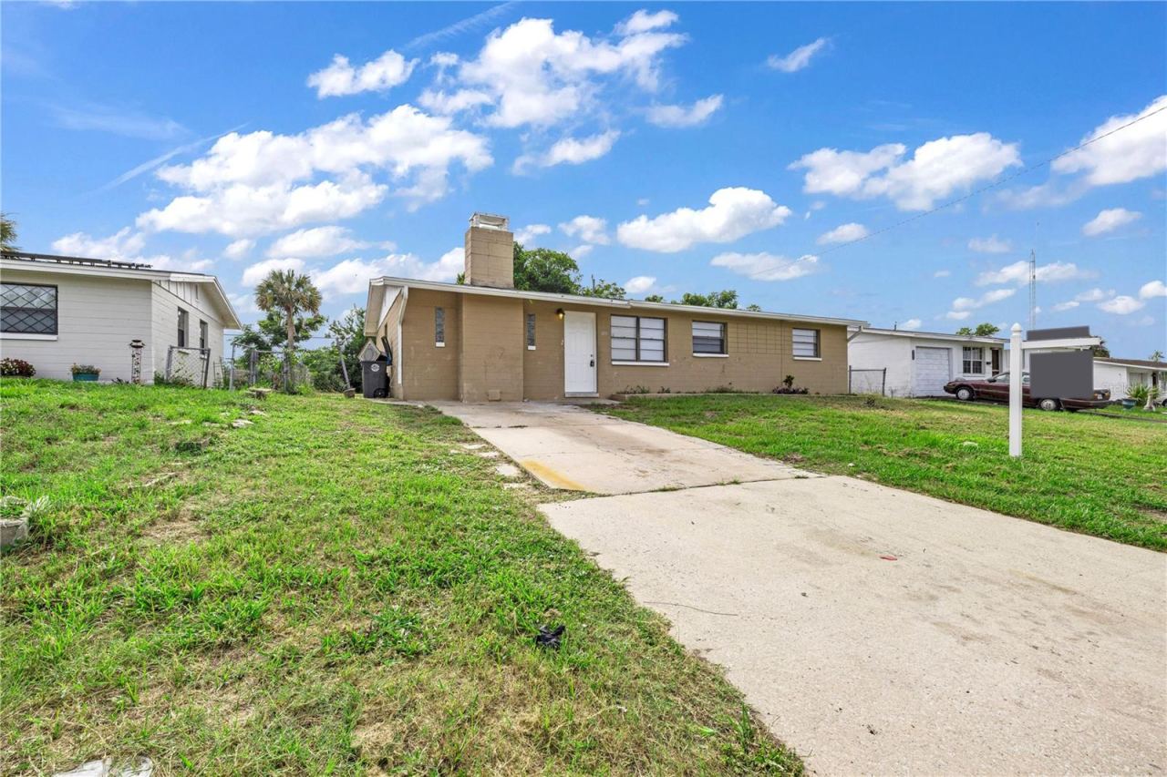 Photo 3 of 1031 Cadillac Dr, Daytona Beach, FL 32117