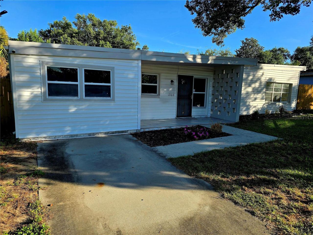 Photo 3 of 1308 Moore St, Daytona Beach, FL 32114