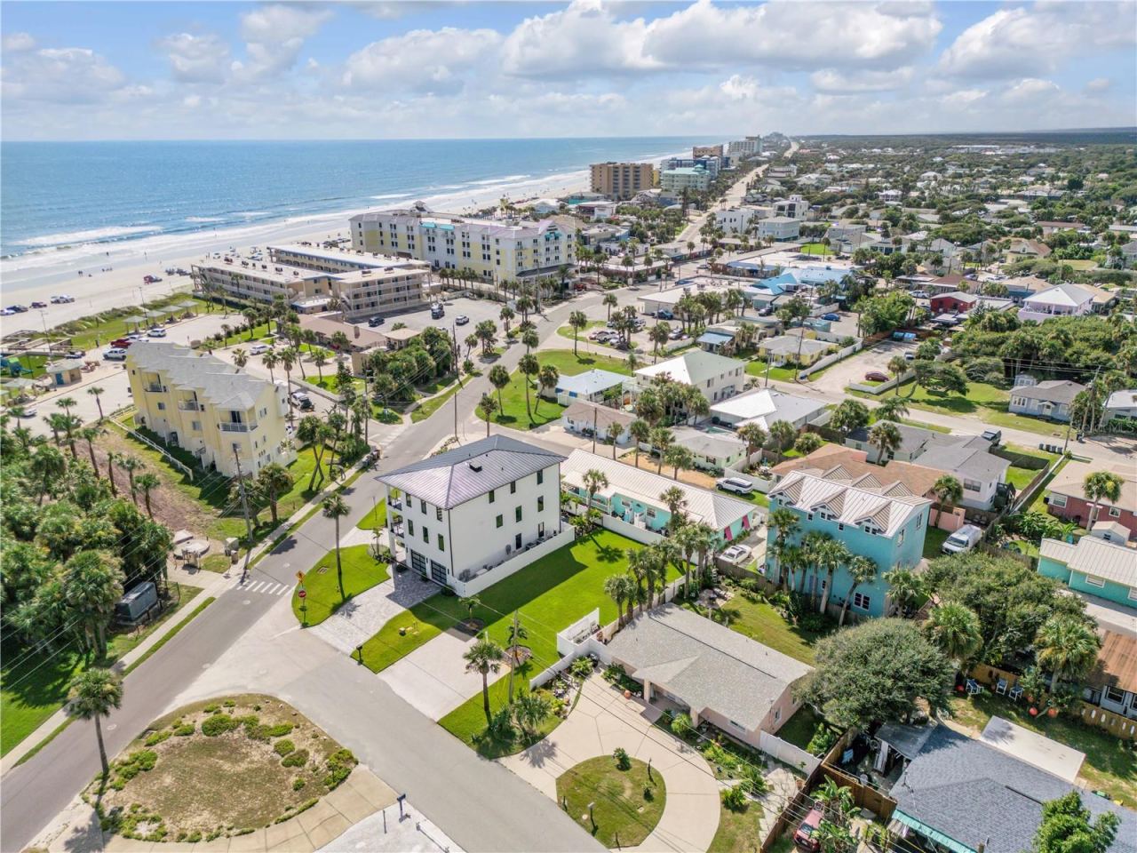 Photo 2 of 407 Lincoln Ave, New Smyrna Beach, FL 32169
