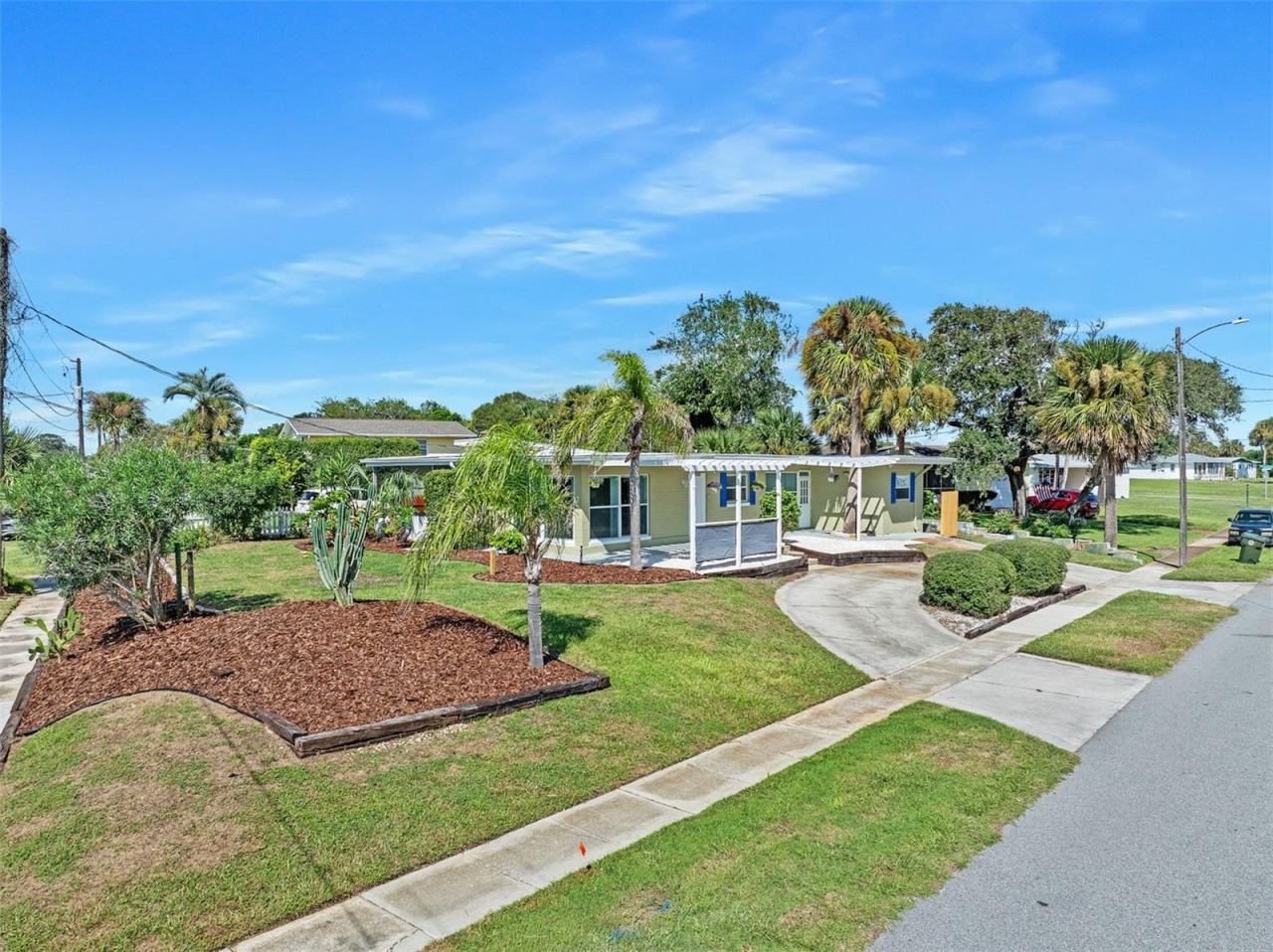 Photo 2 of 2001 N Oleander Ave, Daytona Beach, FL 32118