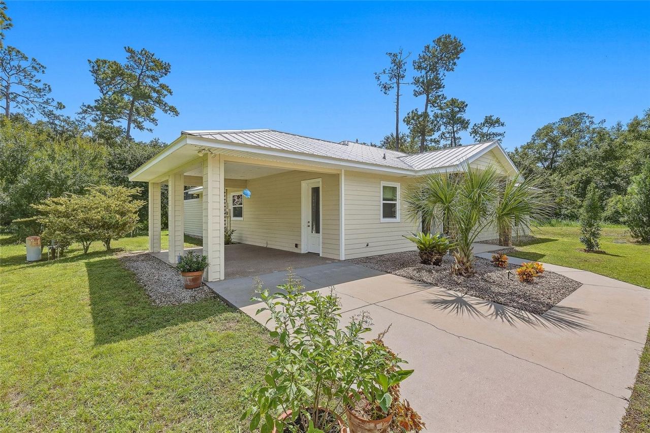 Photo 3 of 71 Perry Ln, Enterprise, FL 32725