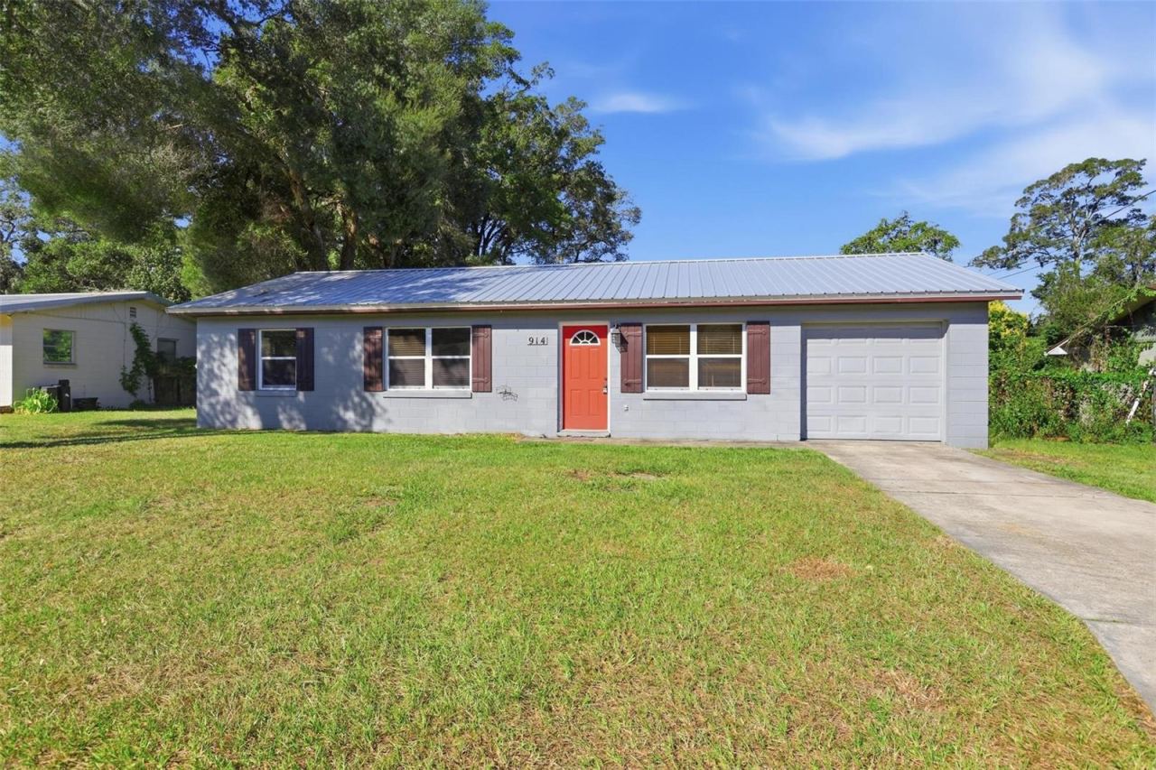 Photo 2 of 914 Cass St, Deland, FL 32720