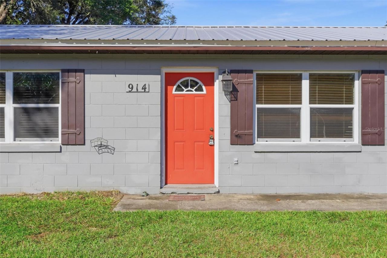 Photo 3 of 914 Cass St, Deland, FL 32720