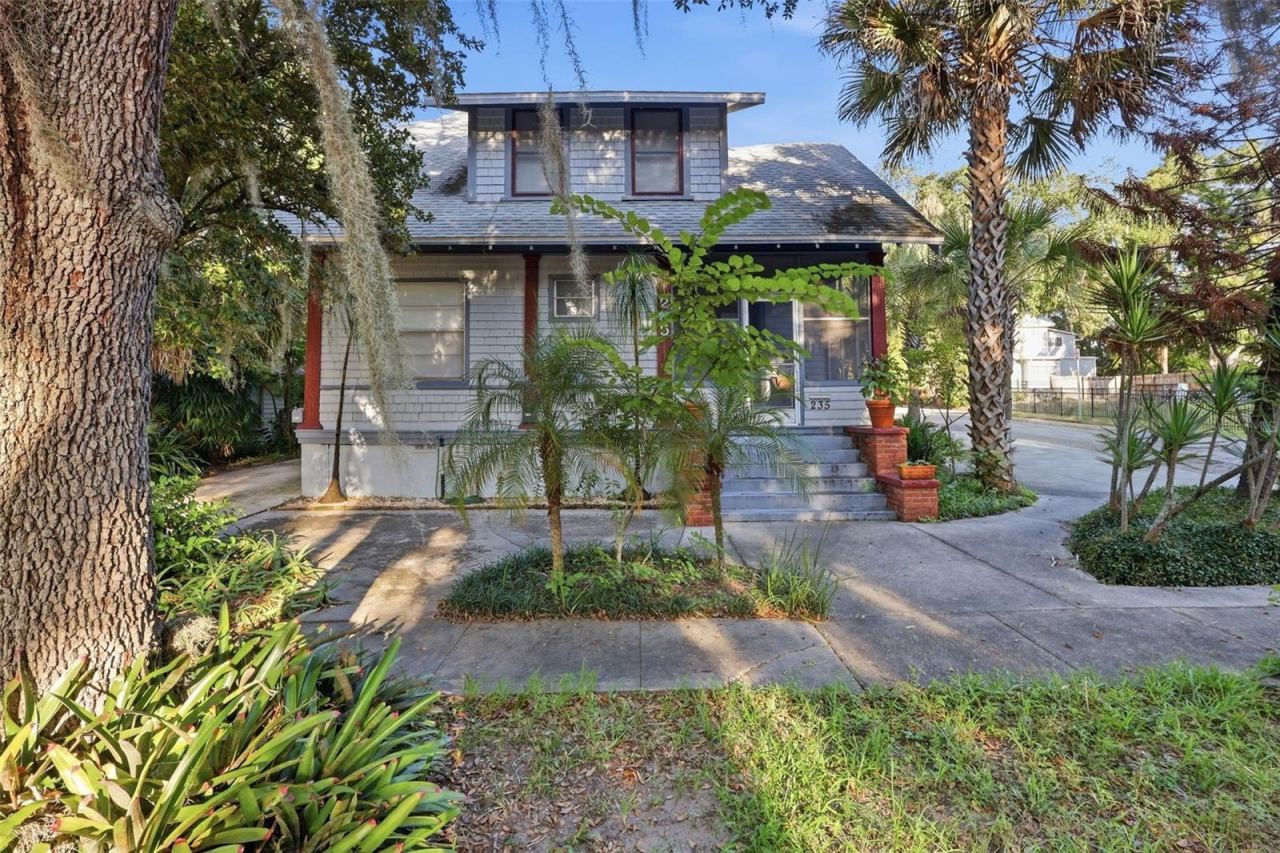 Photo 2 of 235 N Sans Souci Ave, Deland, FL 32720