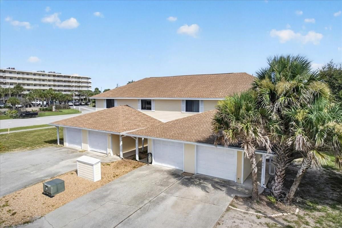 Photo 2 of 841 E 14th Ave, New Smyrna Beach, FL 32169