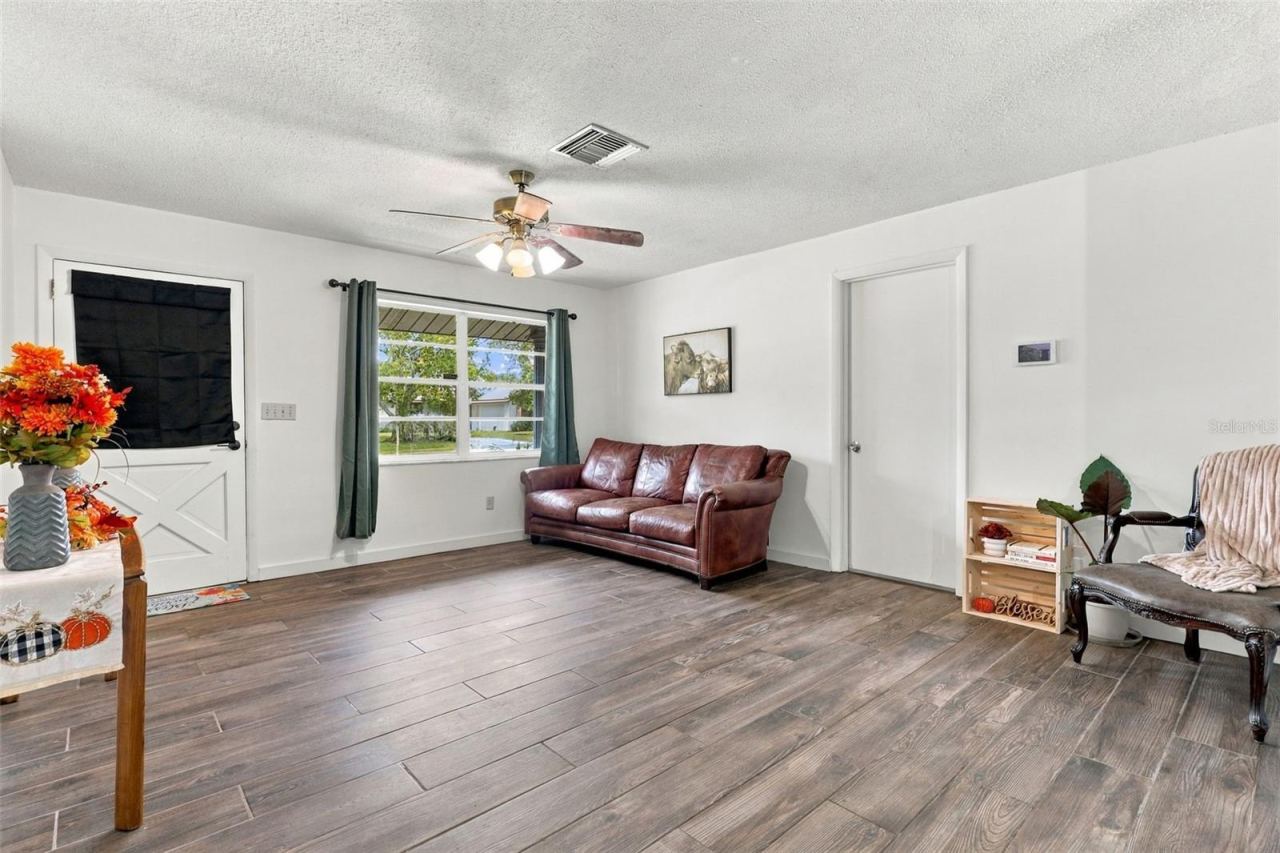 Photo 3 of 1085 Eagles Nest Ave, Deltona, FL 32725